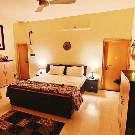 The Yellow House - Couple'S Getaway In Gomti Nagar- 1 Bhk Lucknow Exteriör bild