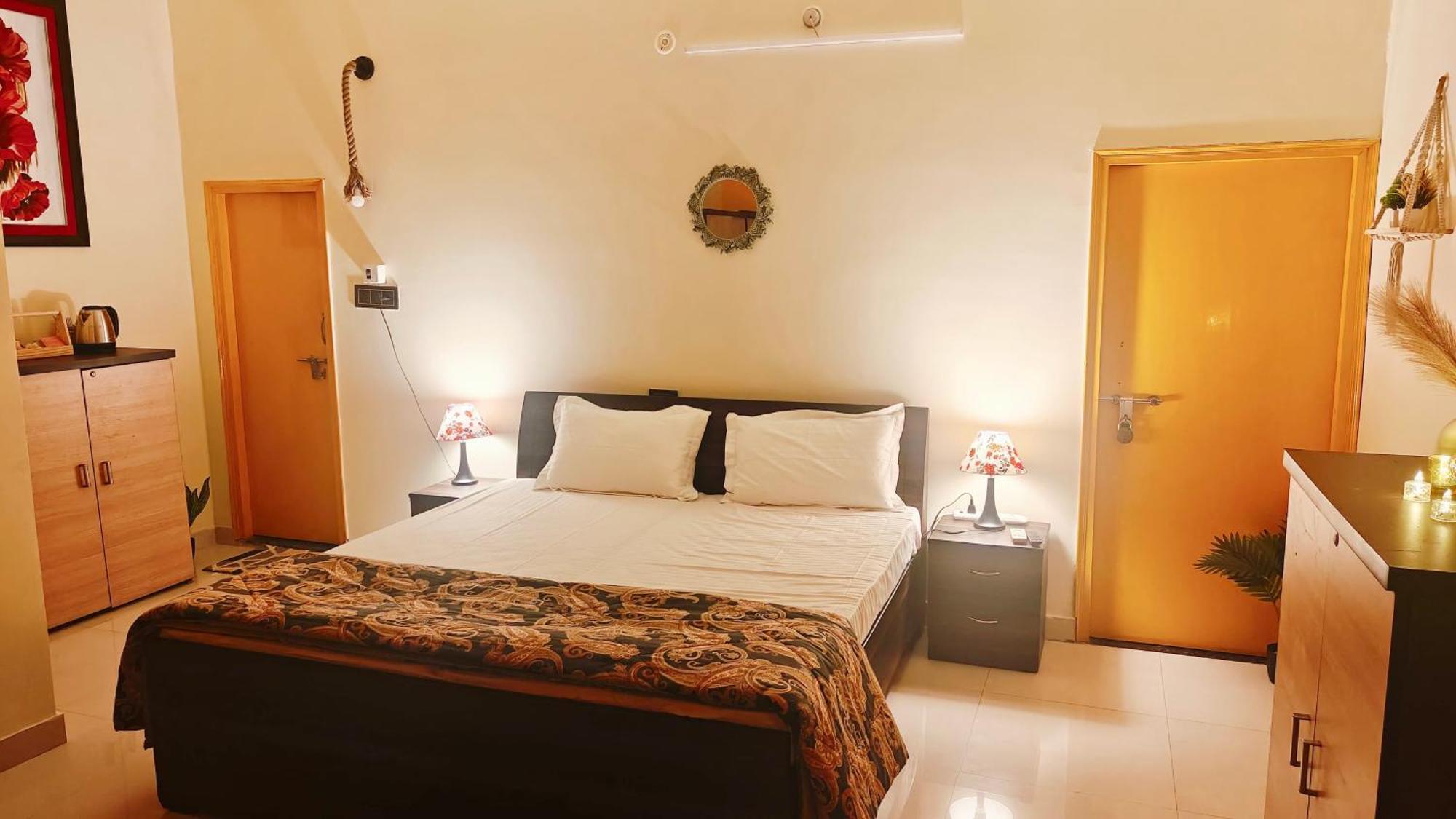 The Yellow House - Couple'S Getaway In Gomti Nagar- 1 Bhk Lucknow Exteriör bild