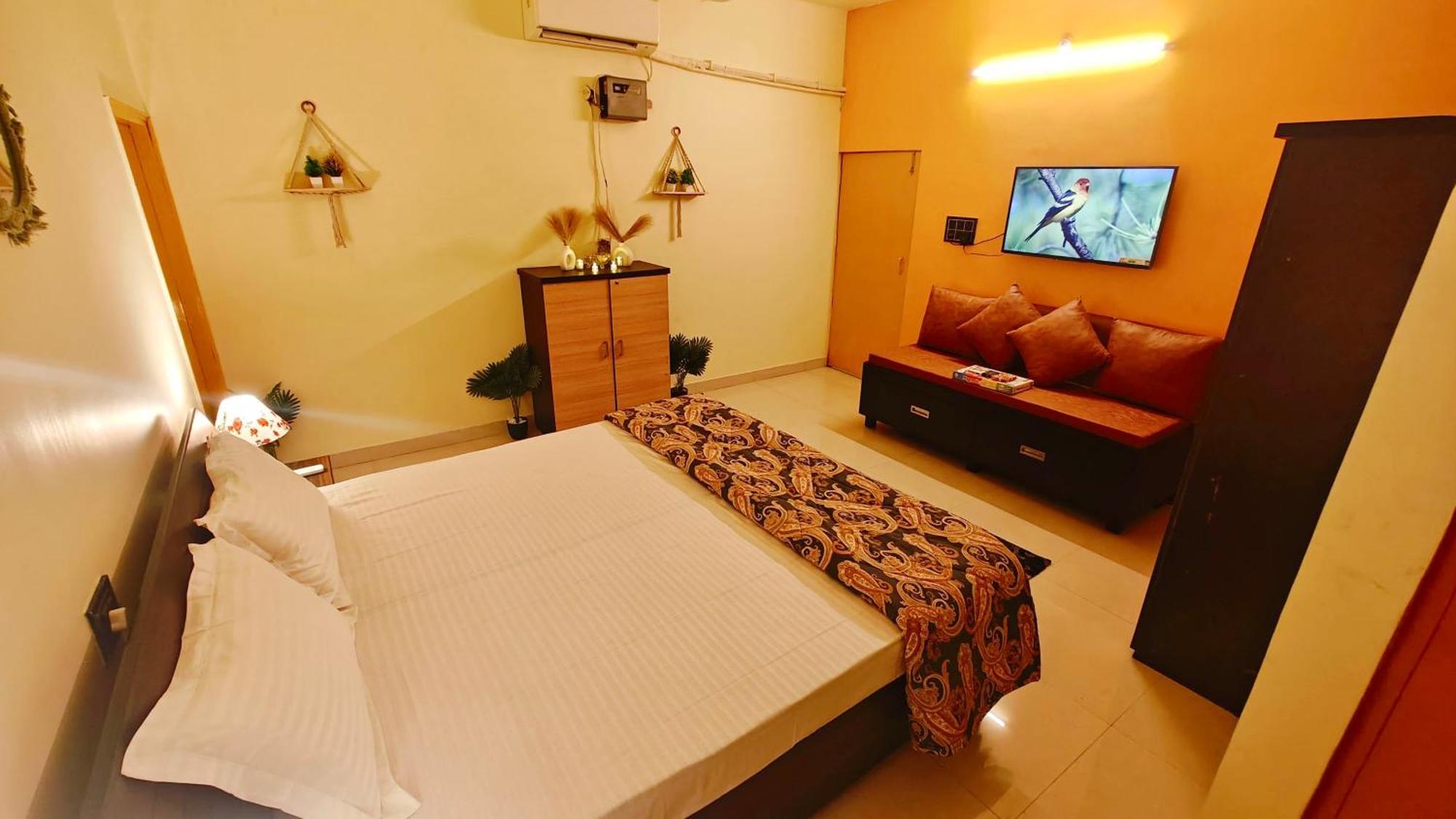 The Yellow House - Couple'S Getaway In Gomti Nagar- 1 Bhk Lucknow Exteriör bild