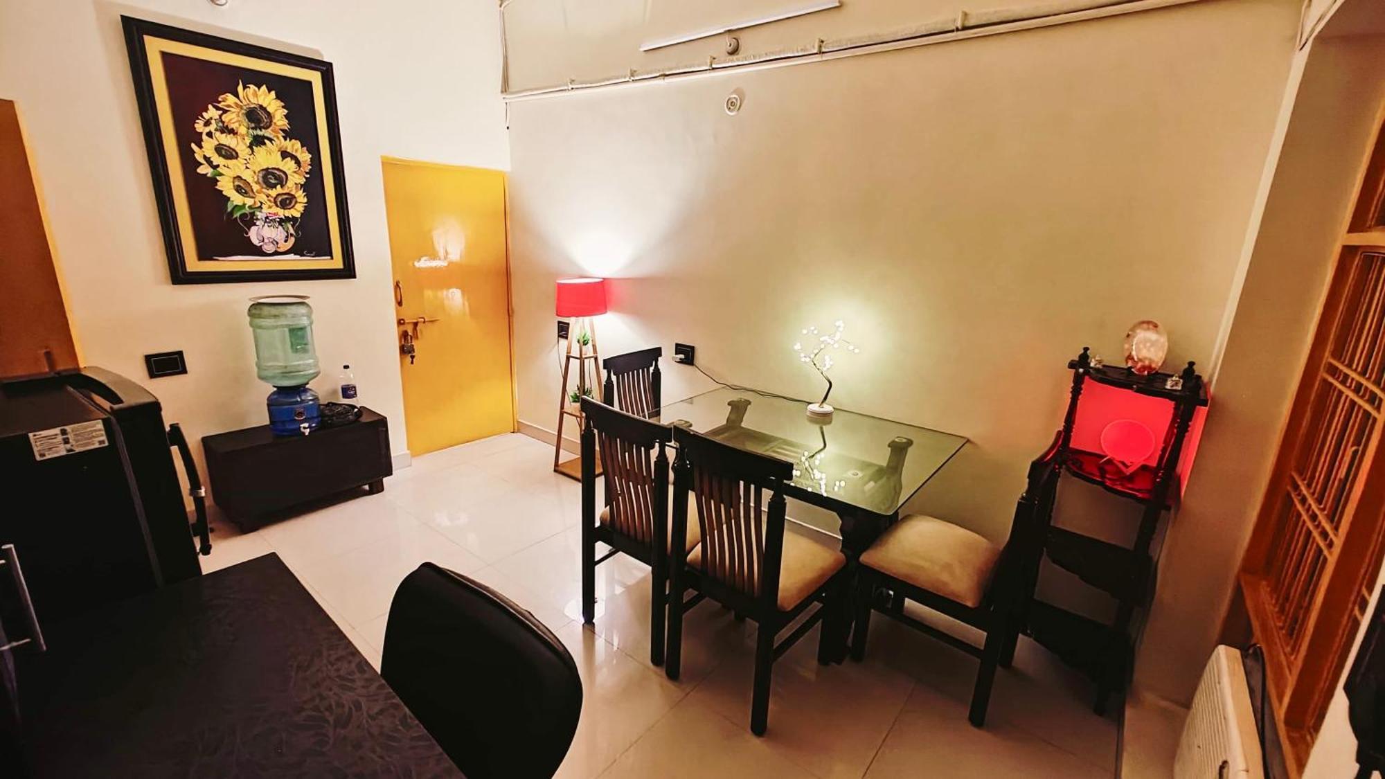 The Yellow House - Couple'S Getaway In Gomti Nagar- 1 Bhk Lucknow Exteriör bild
